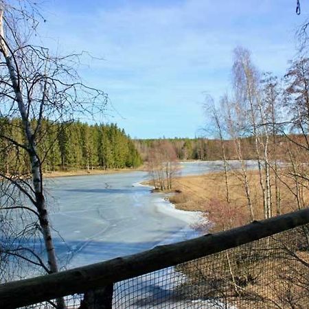 Tretopphytter Pa Grensen - Beverhytta Med Robat Og Gjeddefiske Halden Extérieur photo
